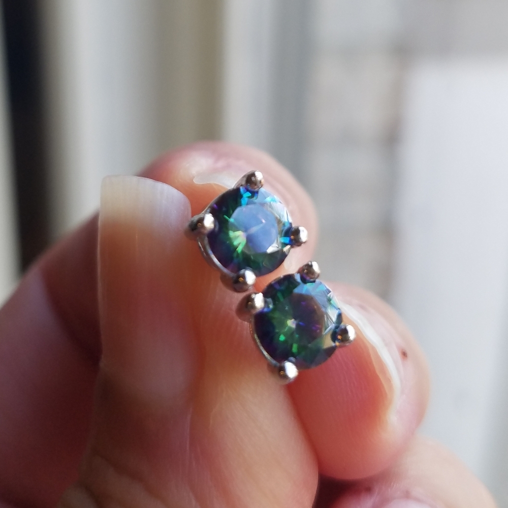 Swarovski Elements 925 Silver Solitaire Studs NEW - Picture 4 of 8
